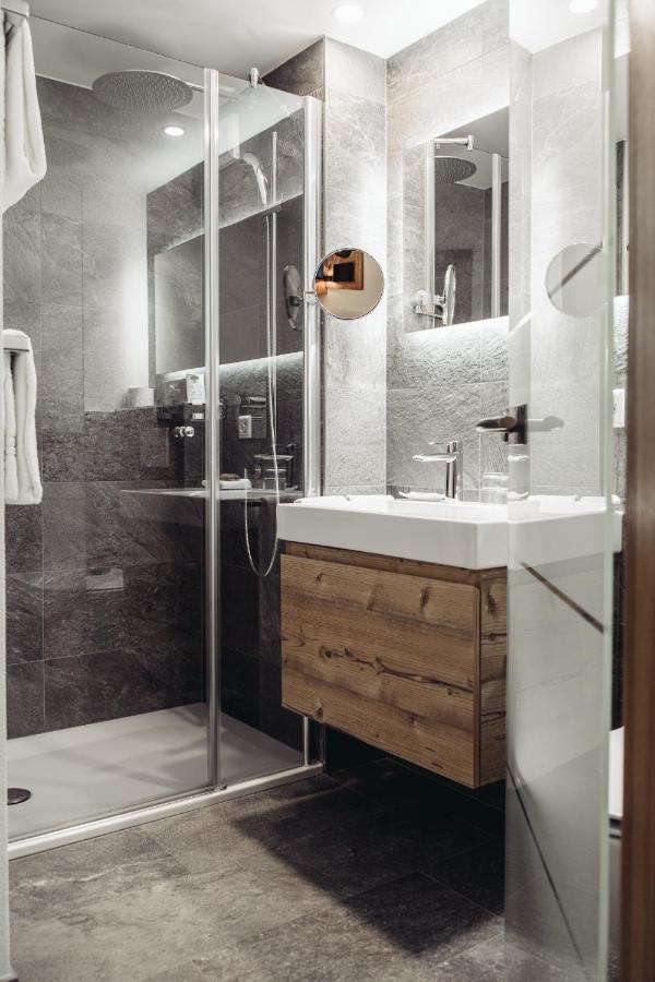 Hotel Spescha เลนเซอร์ไฮเดอ ภายนอก รูปภาพ