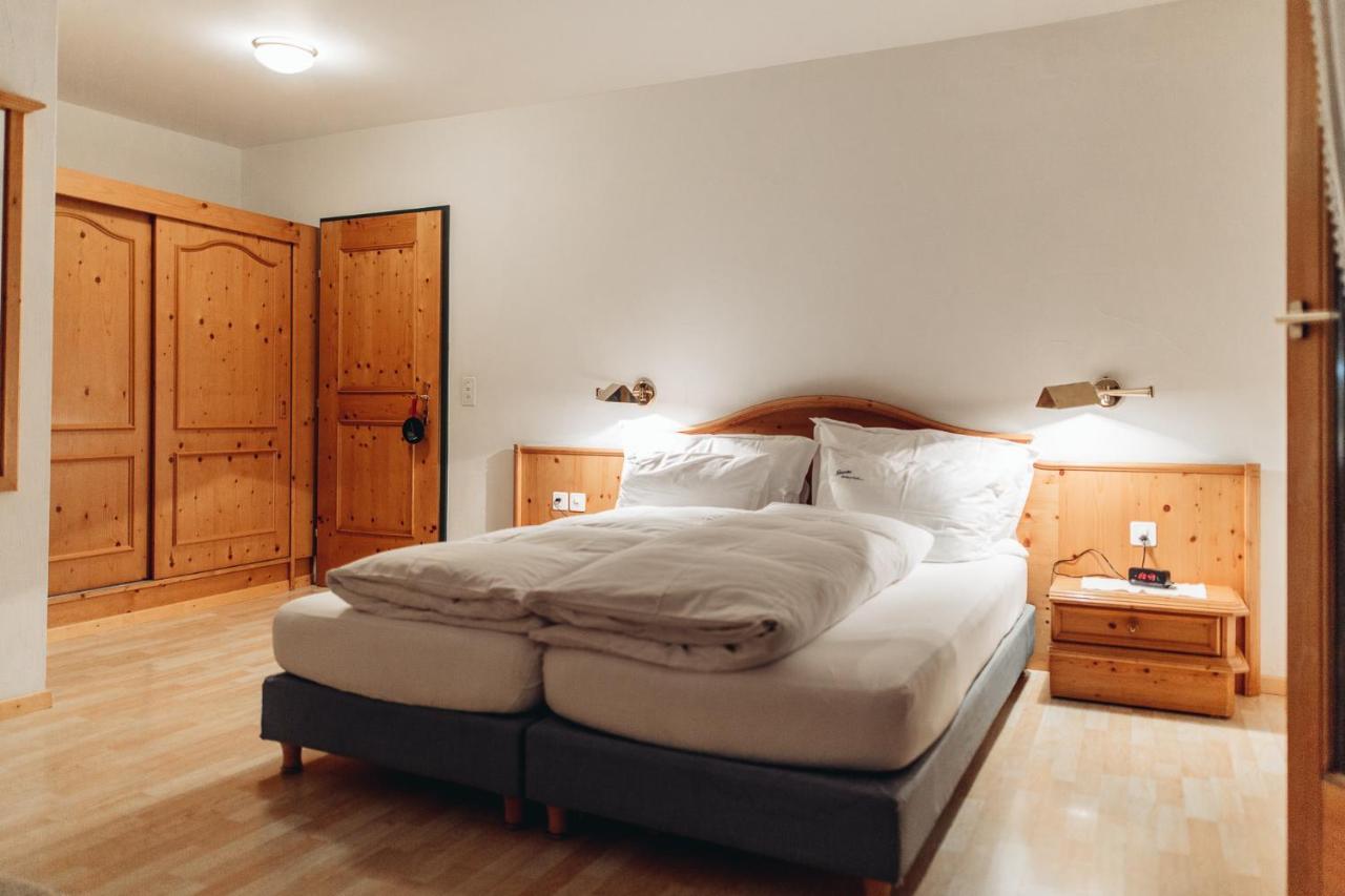 Hotel Spescha เลนเซอร์ไฮเดอ ภายนอก รูปภาพ