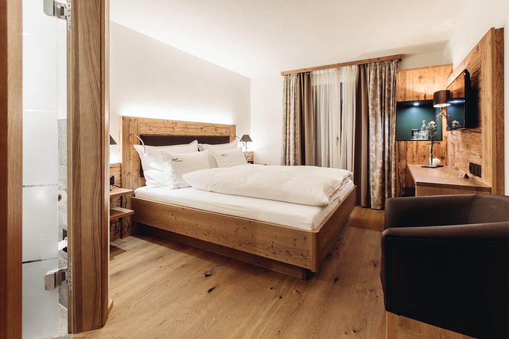 Hotel Spescha เลนเซอร์ไฮเดอ ห้อง รูปภาพ