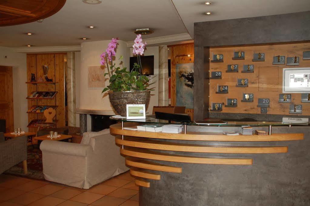 Hotel Spescha เลนเซอร์ไฮเดอ ภายนอก รูปภาพ